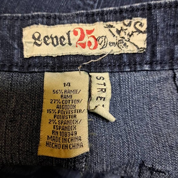 Level 25 Denim Stretch Tab Cuff 2 Patch front Pocket 2 back pockets Shorts 14 - Picture 3 of 4